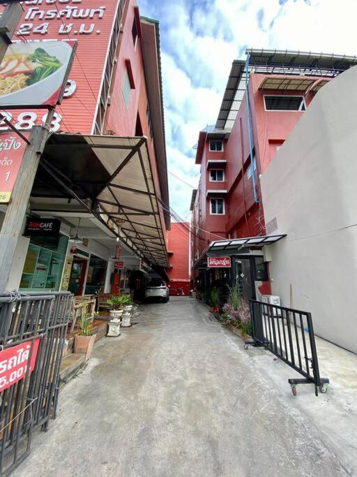 Ratanawong Place 405 Bangkok Bagian luar foto