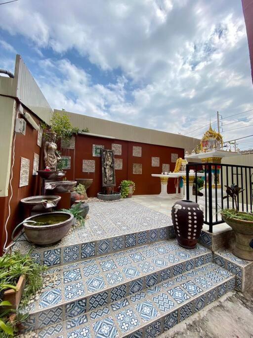 Ratanawong Place 405 Bangkok Bagian luar foto